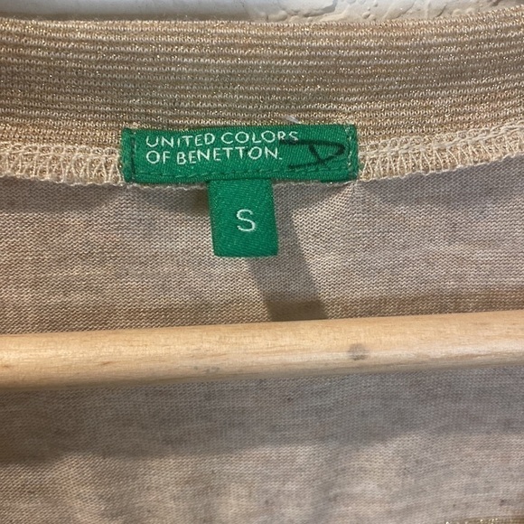 𝅺UNITED Colors of Benetton Gold Tissue Tee - Picture 2 of 10